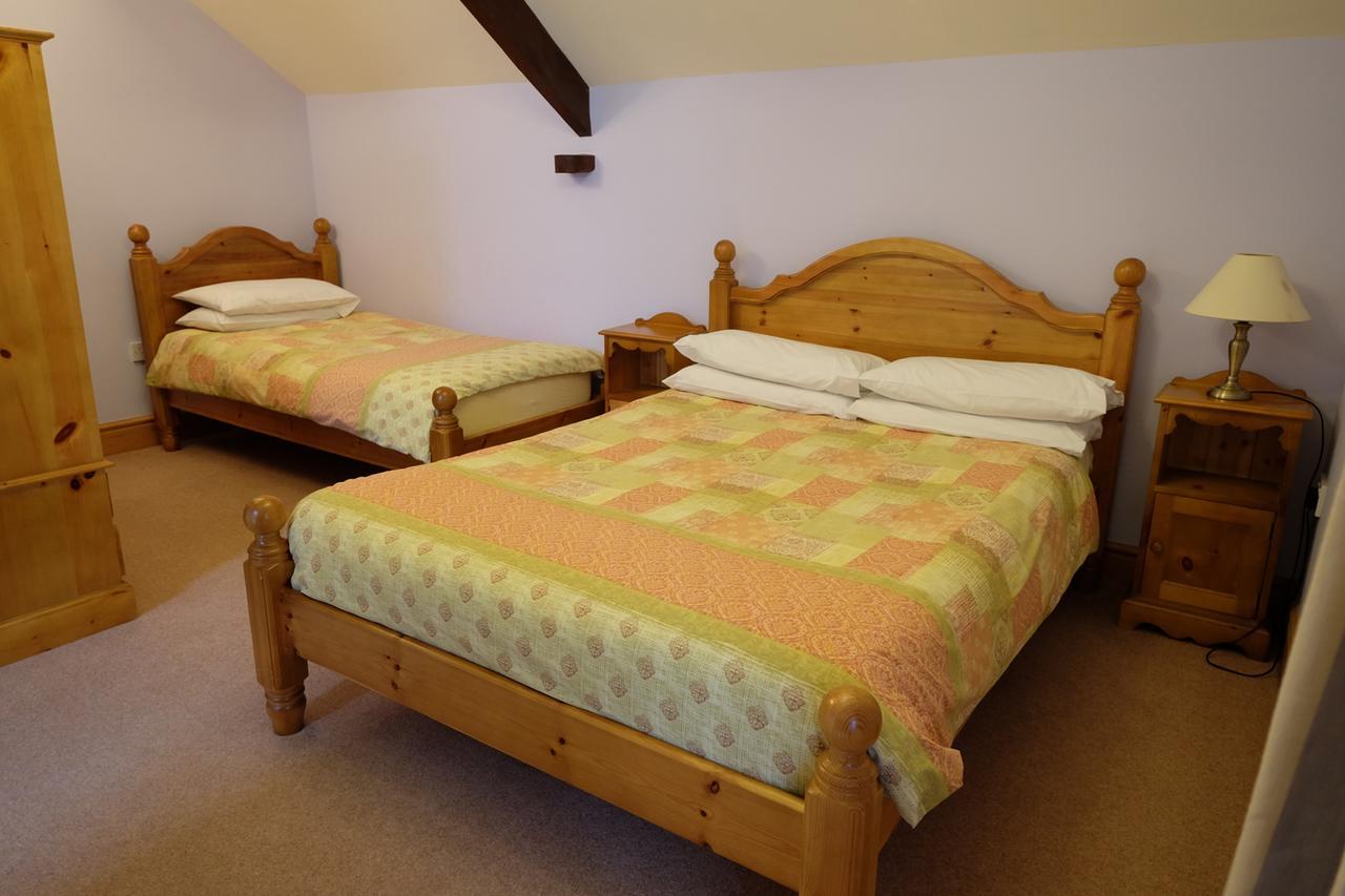 Brynderwen Bed & Breakfast Llangorse Exterior foto